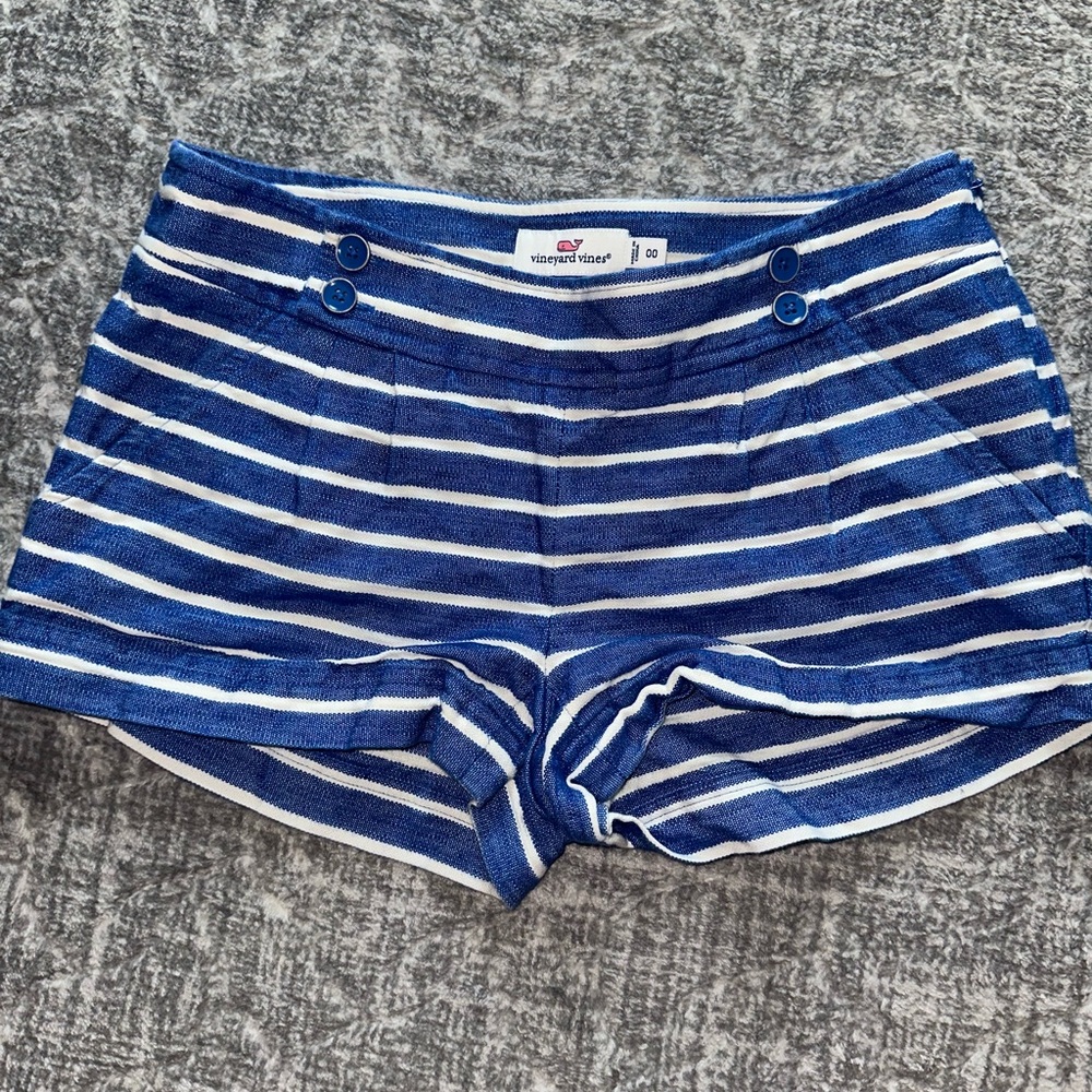 Women’s Vineyard Vines Linen Blue Striped Shorts